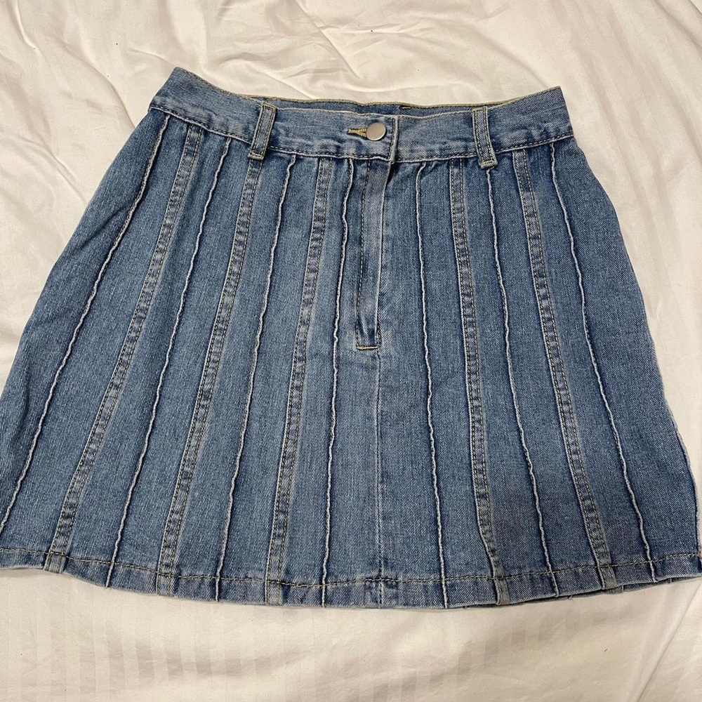 Denim skirt pleated size Small